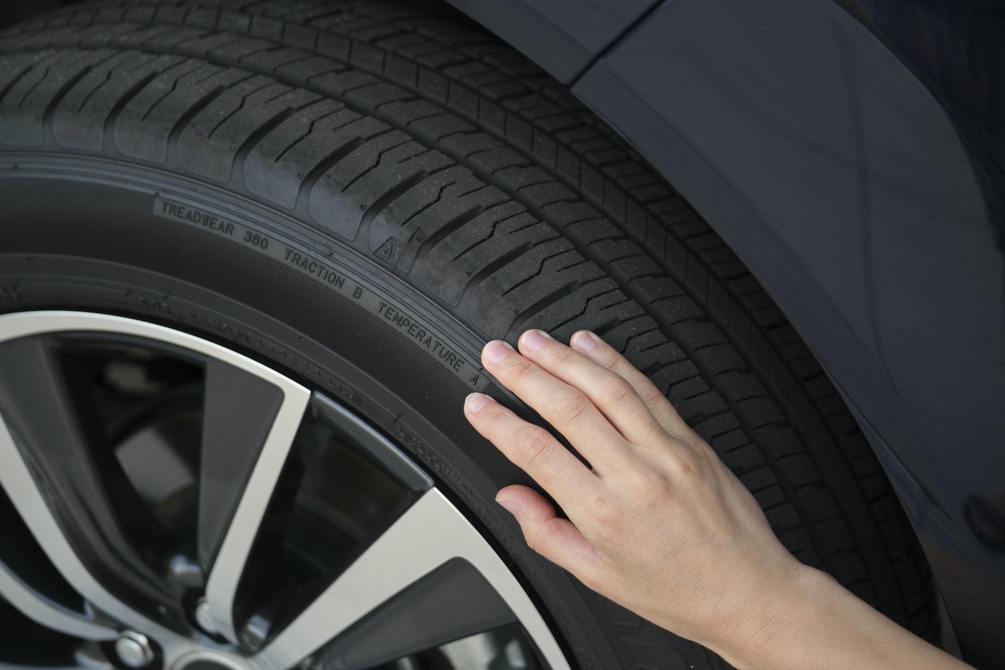En 2024 llega el test oficial de desgaste de neumáticos de coche