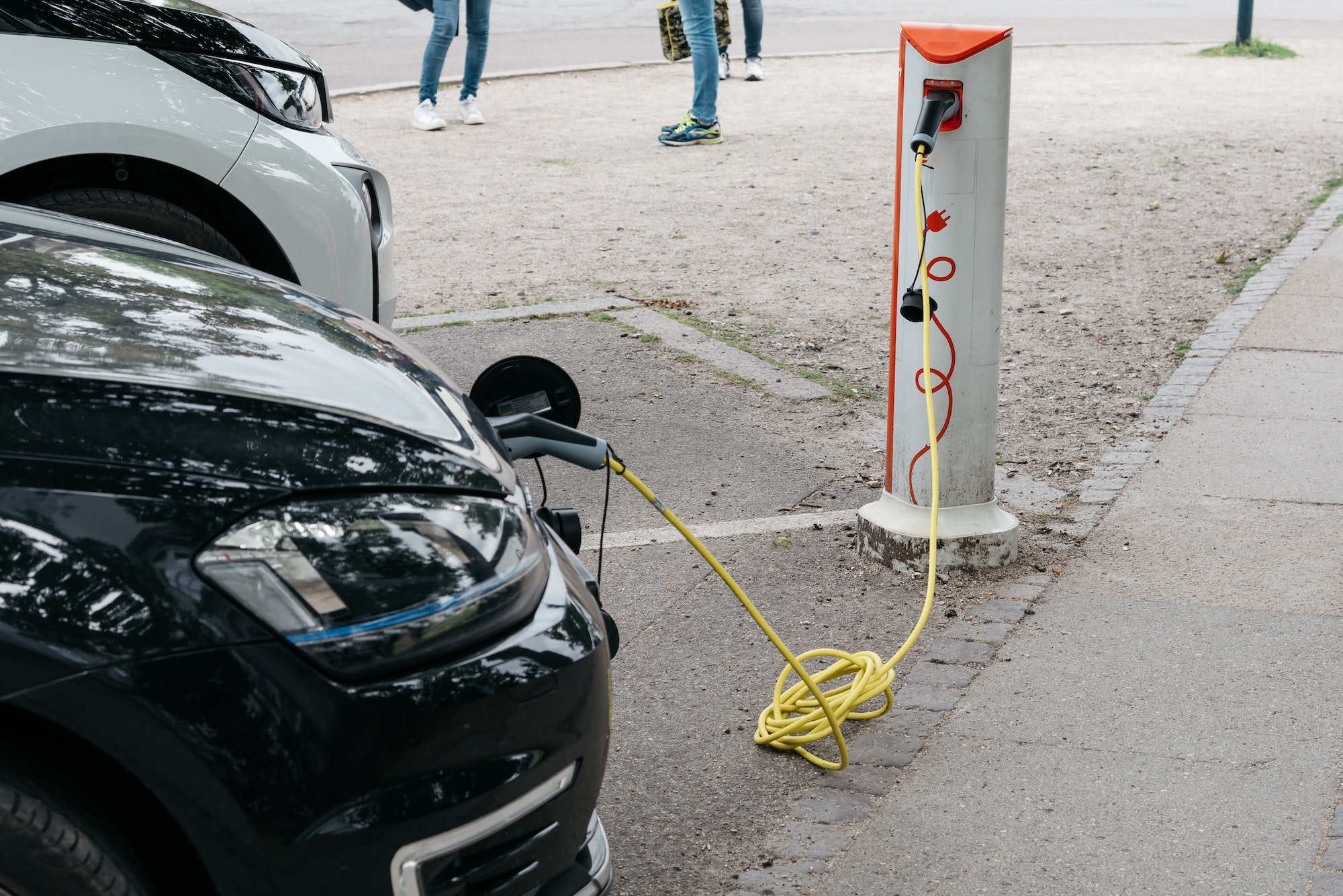 Estados Unidos quiere acabar con el caos de la recarga de coches eléctricos