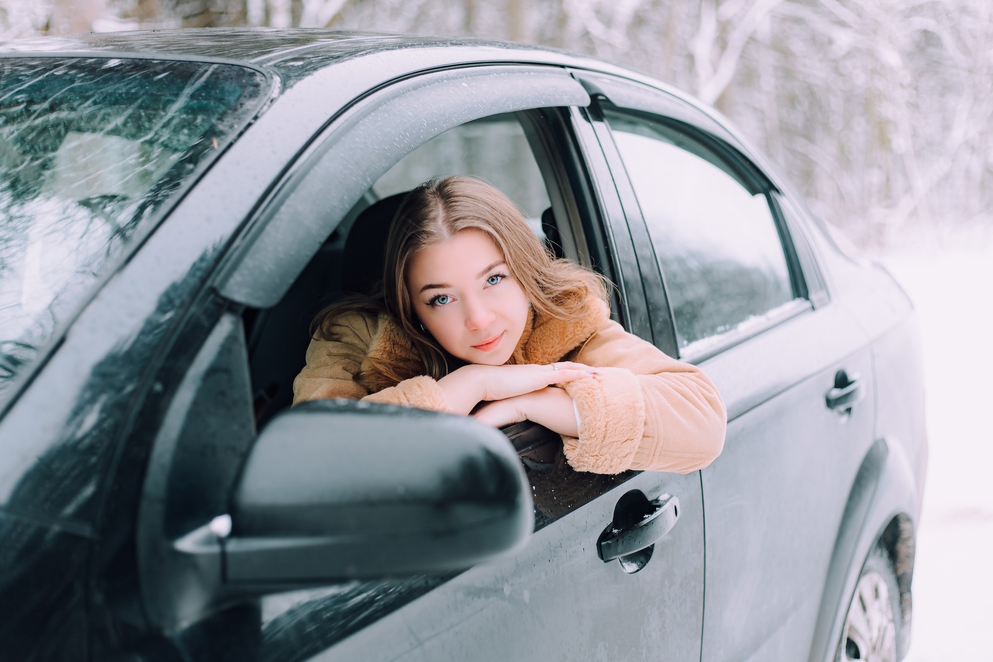Batería descargada y neumáticos desinflados: los riesgos del frío para el coche