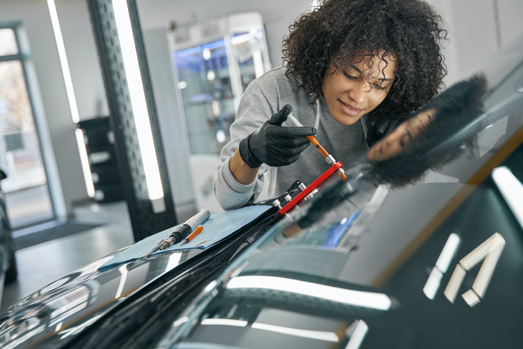 Parabrisas astillado: cómo y por qué necesita ser reparado inmediatamente