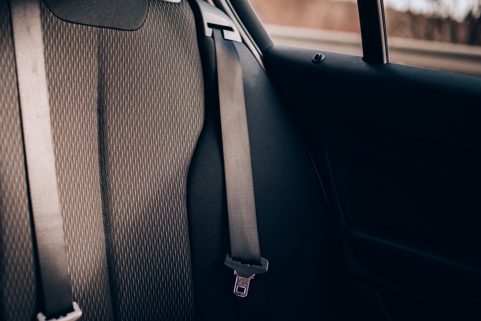 5 razones por las que se deben usar los cinturones de seguridad traseros