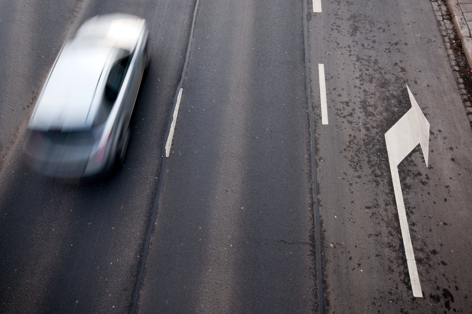 Cómo usar los intermitentes o luces indicadoras de dirección
