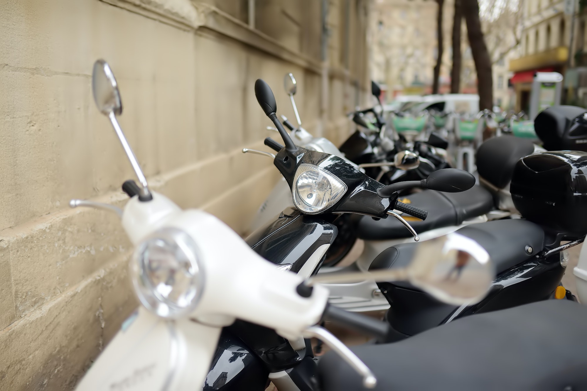 Neumáticos de scooter: cómo elegir los más seguros para el invierno