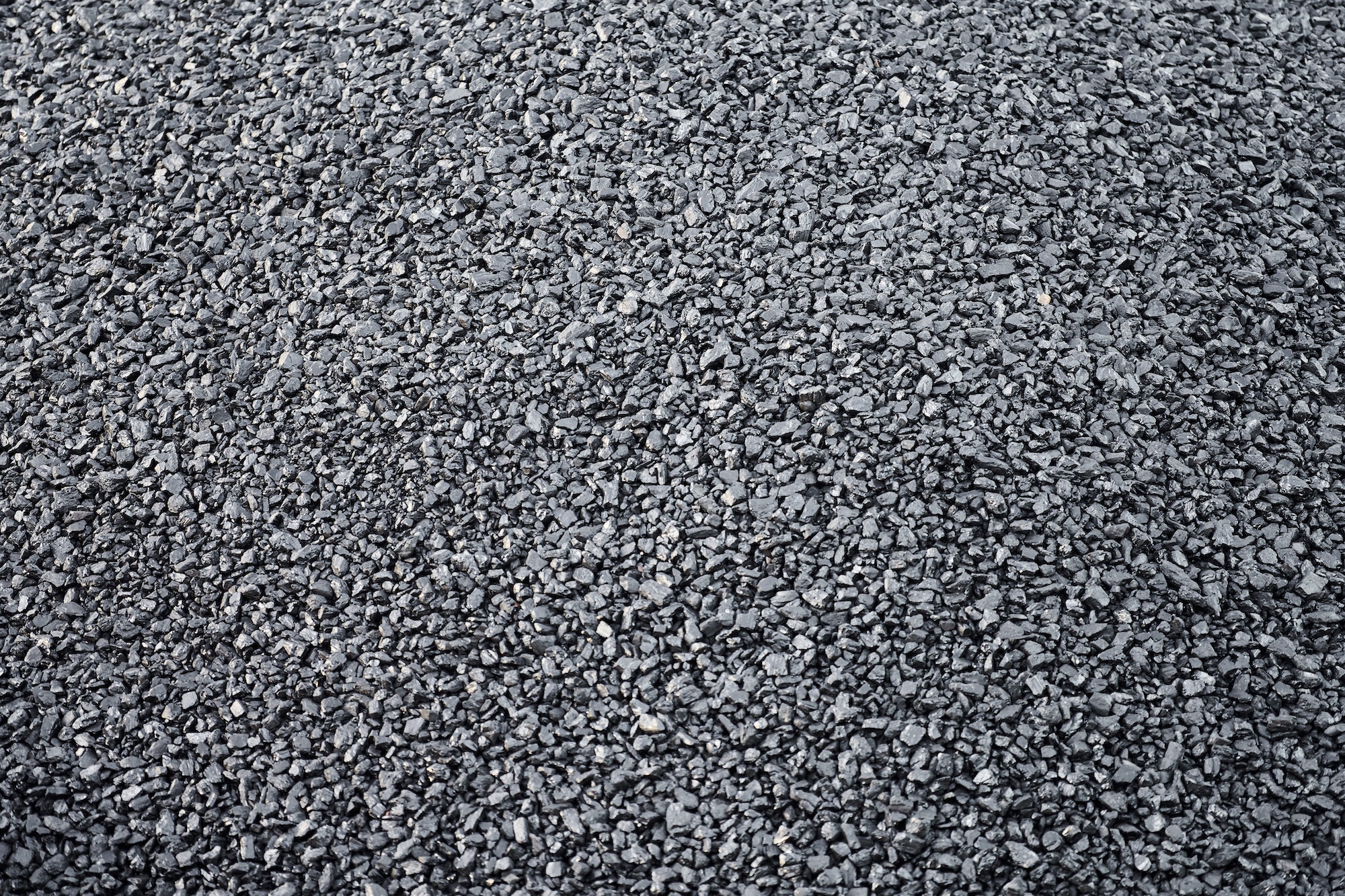 La UE sanciona las importaciones de caucho sintético y negro de carbón de Rusia