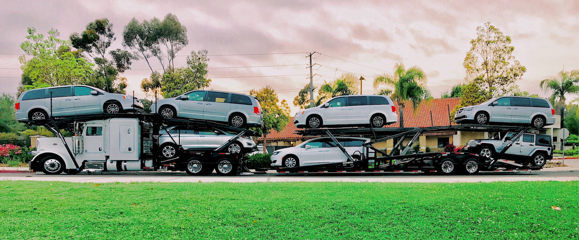 Coches nuevos, tiempos de espera cada vez más largos debido al transporte de los vehículos