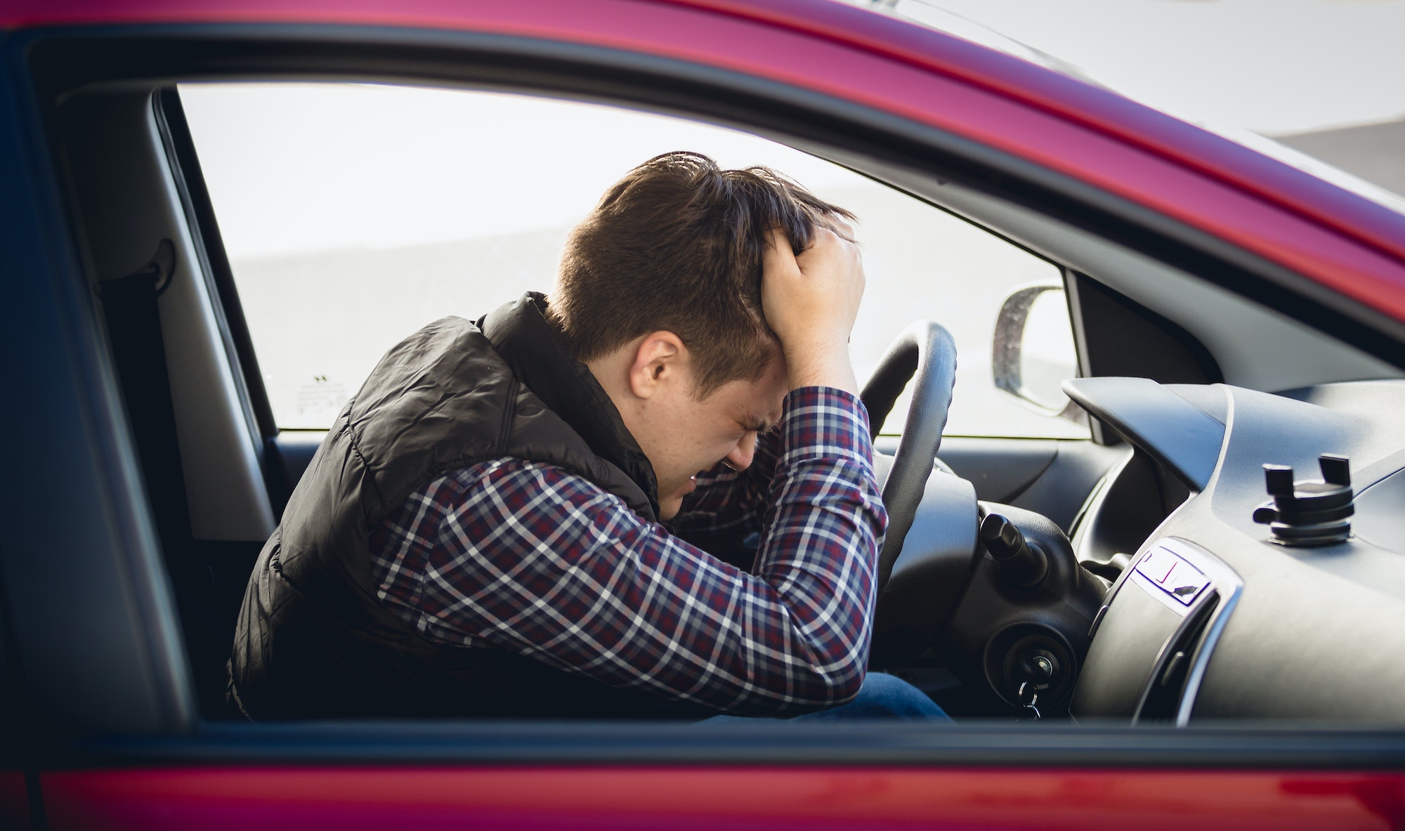 Cómo afectan el estrés, el tiempo y las prisas a la seguridad en la conducción