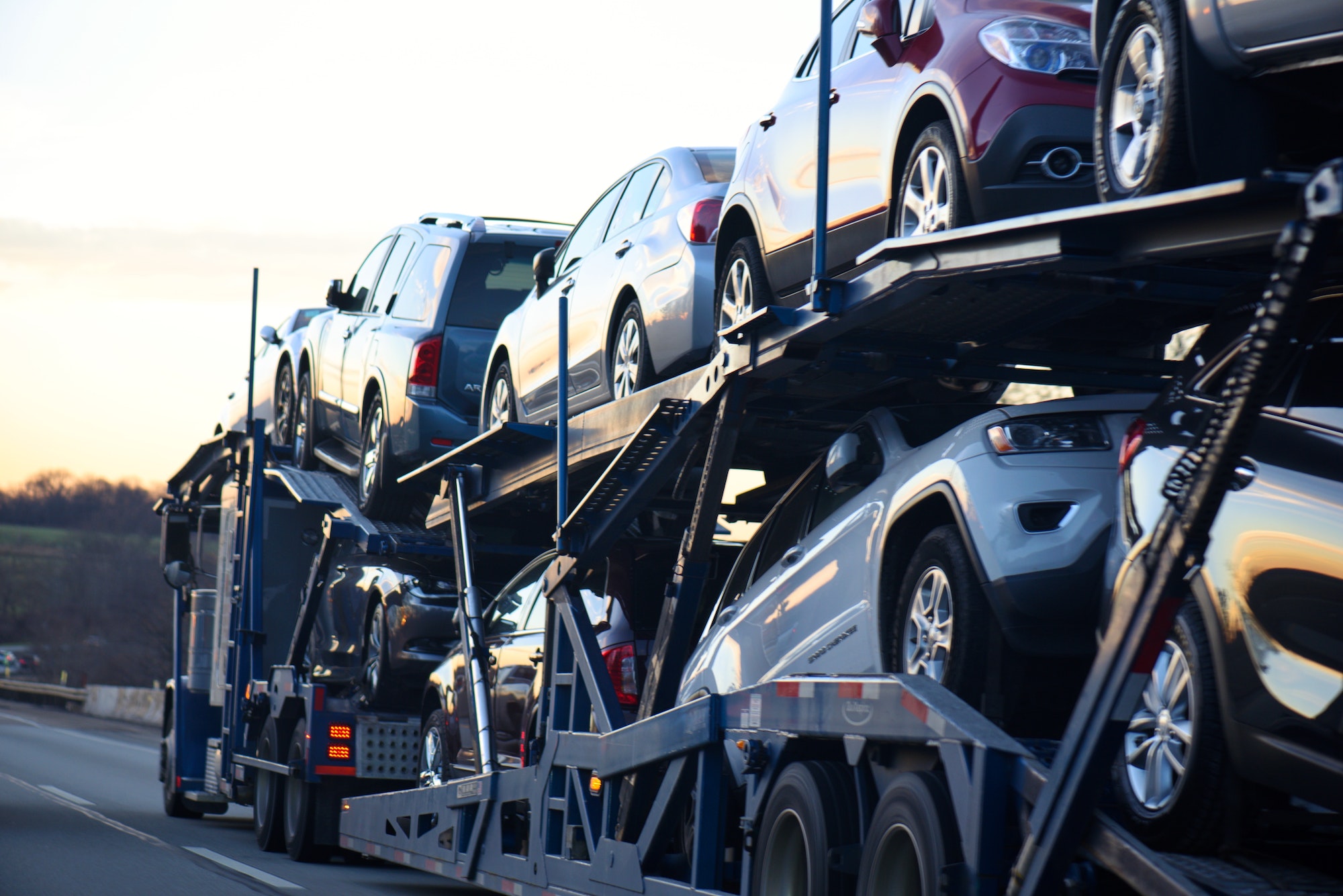 Coches nuevos, tiempos de espera cada vez más largos debido al transporte de los vehículos