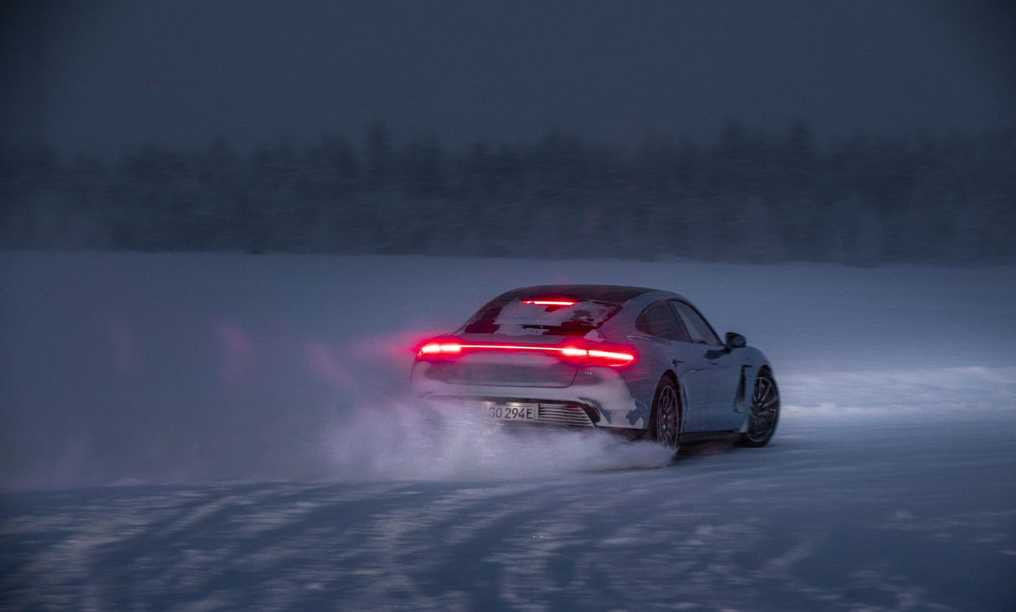 Coches eléctricos el equilibrio entre frenada y recuperación de energía