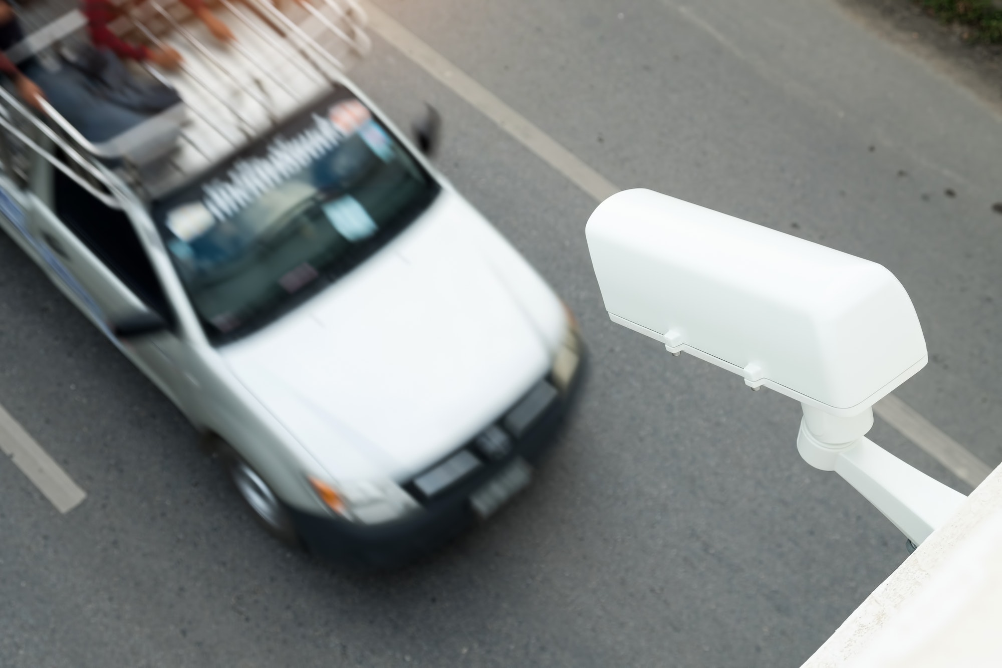 Esta es la razón por la que los radares nunca muestran la velocidad real del coche