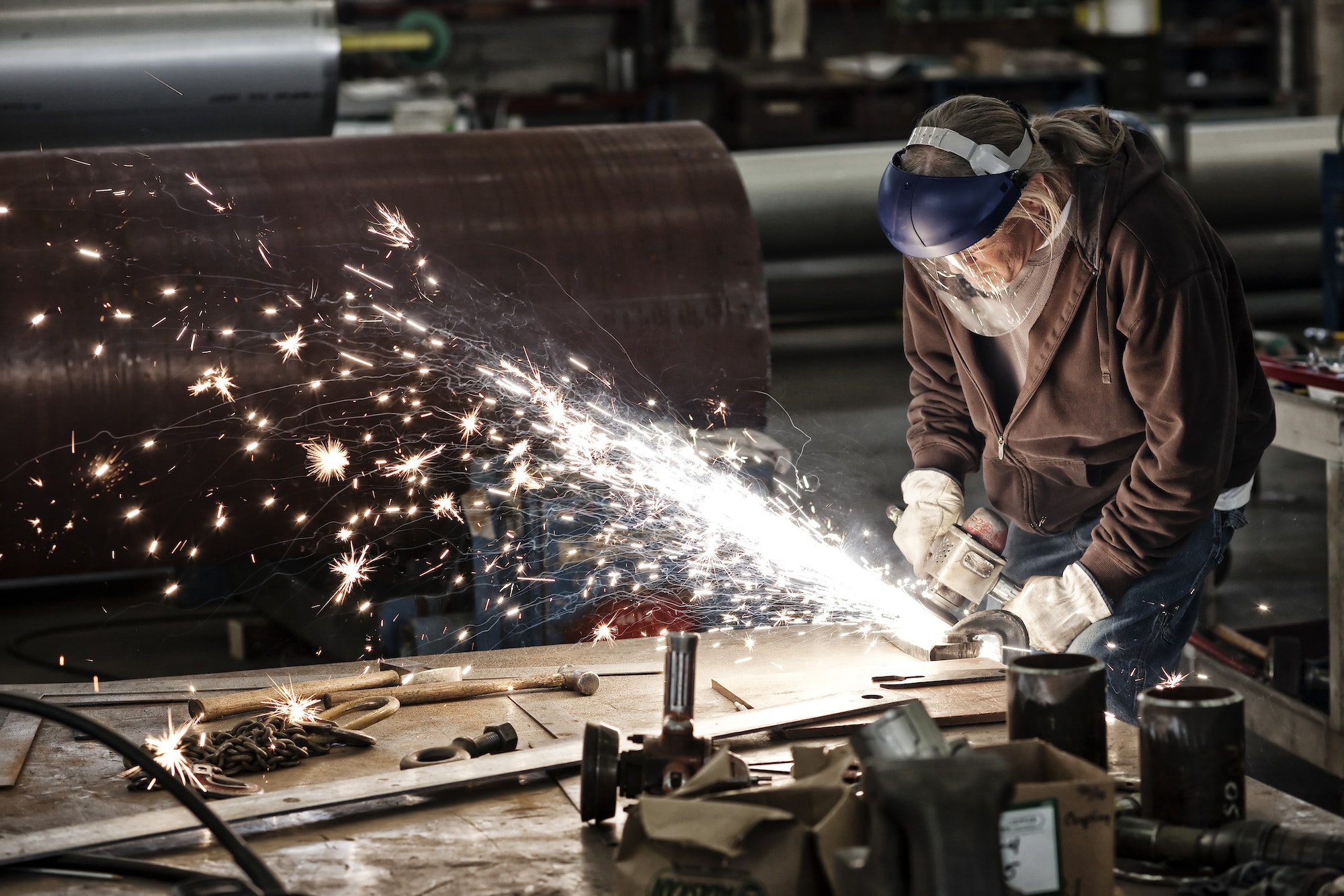 Materias primas críticas, la UE corre en ayuda de la industria del automóvil