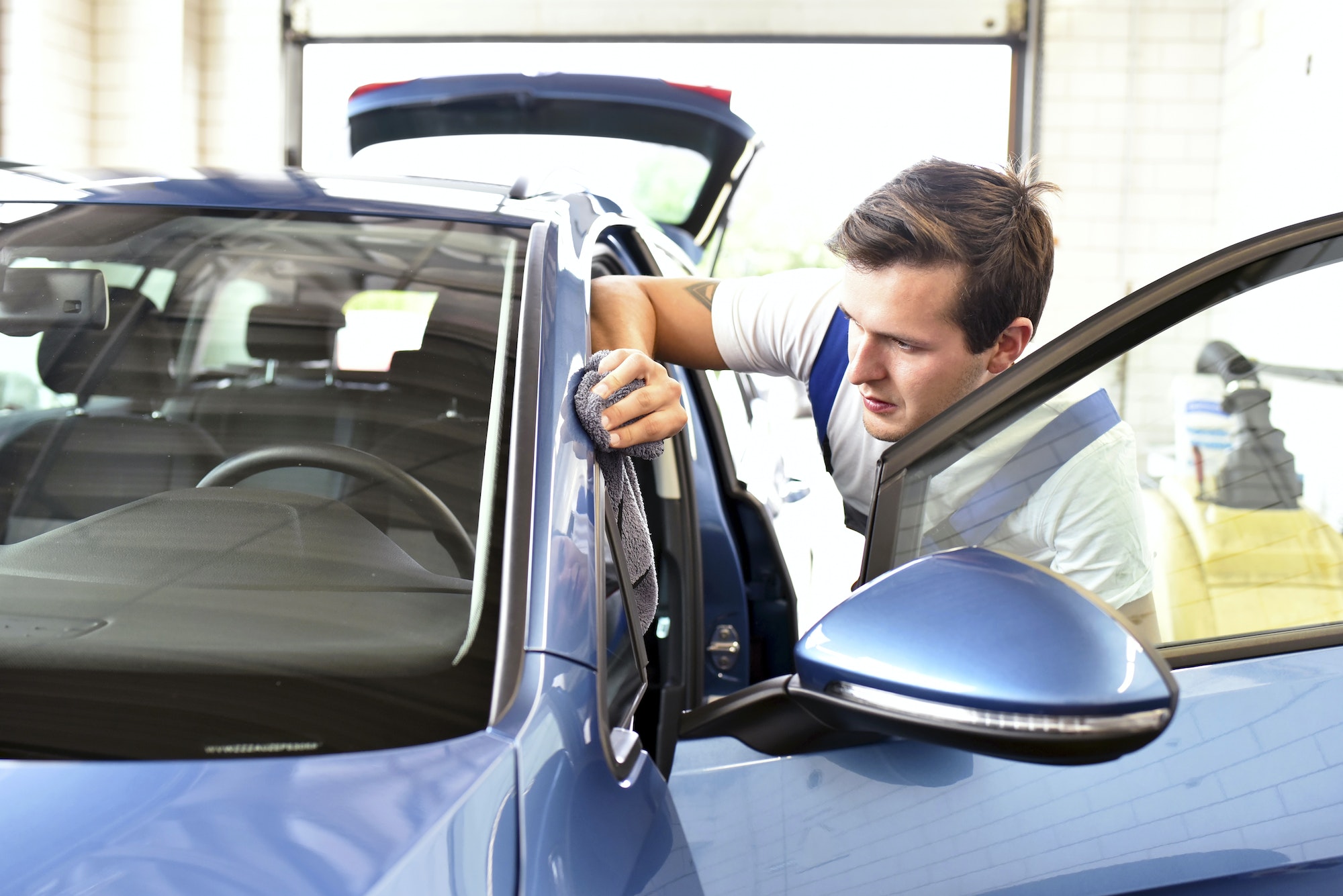 Pintura de coche desteñida, cómo revivir el color en 5 minutos