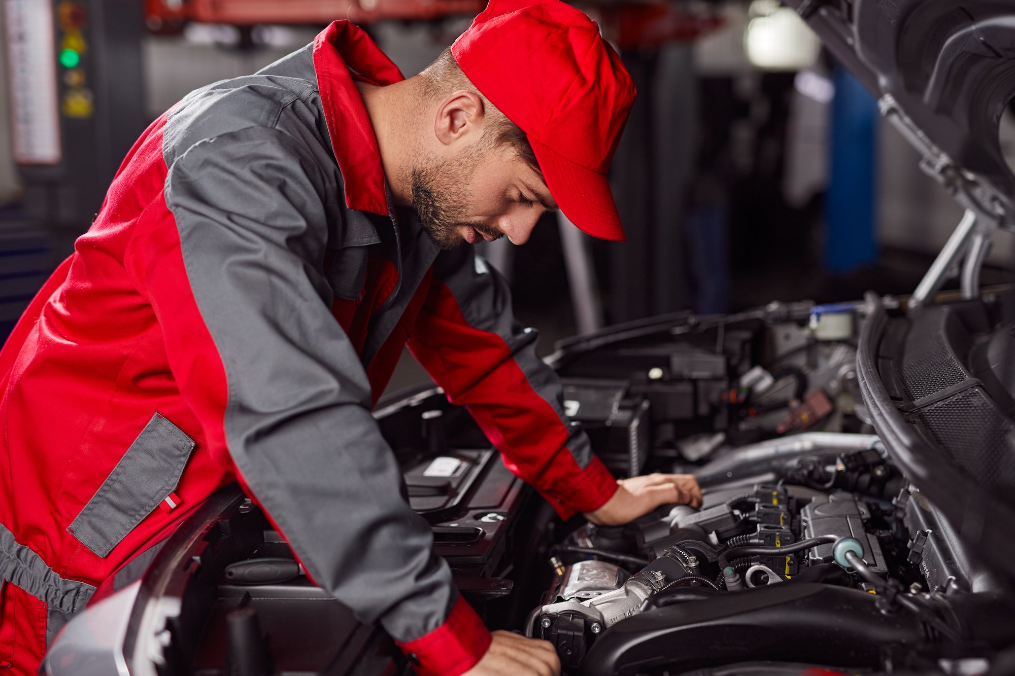 Testigo de motor, si se enciende soluciónalo así y ahorrarás mucho dinero