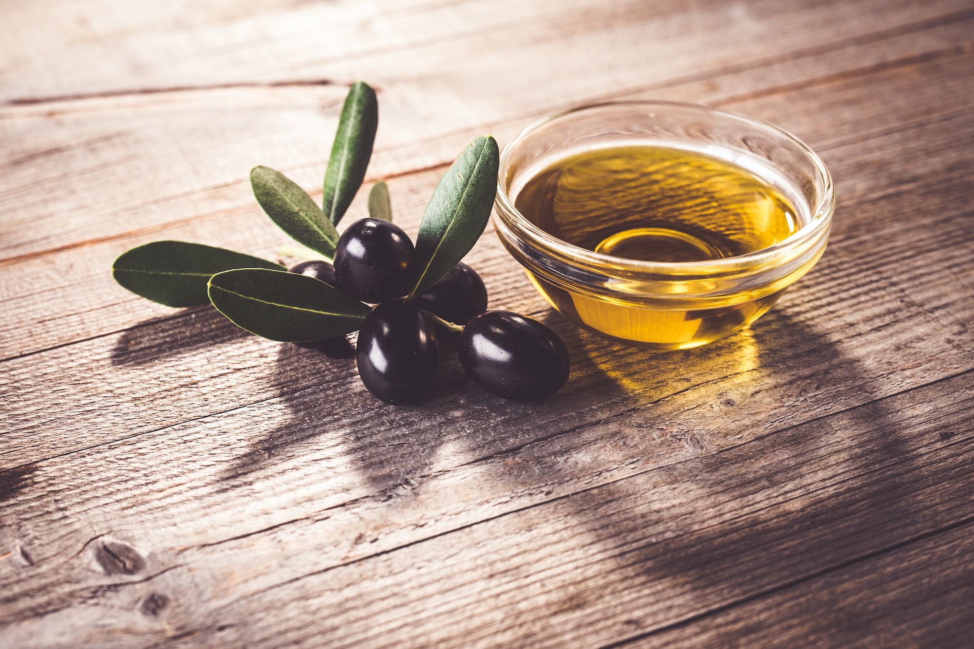 Aceite de oliva en el parabrisas: descubre para qué sirve