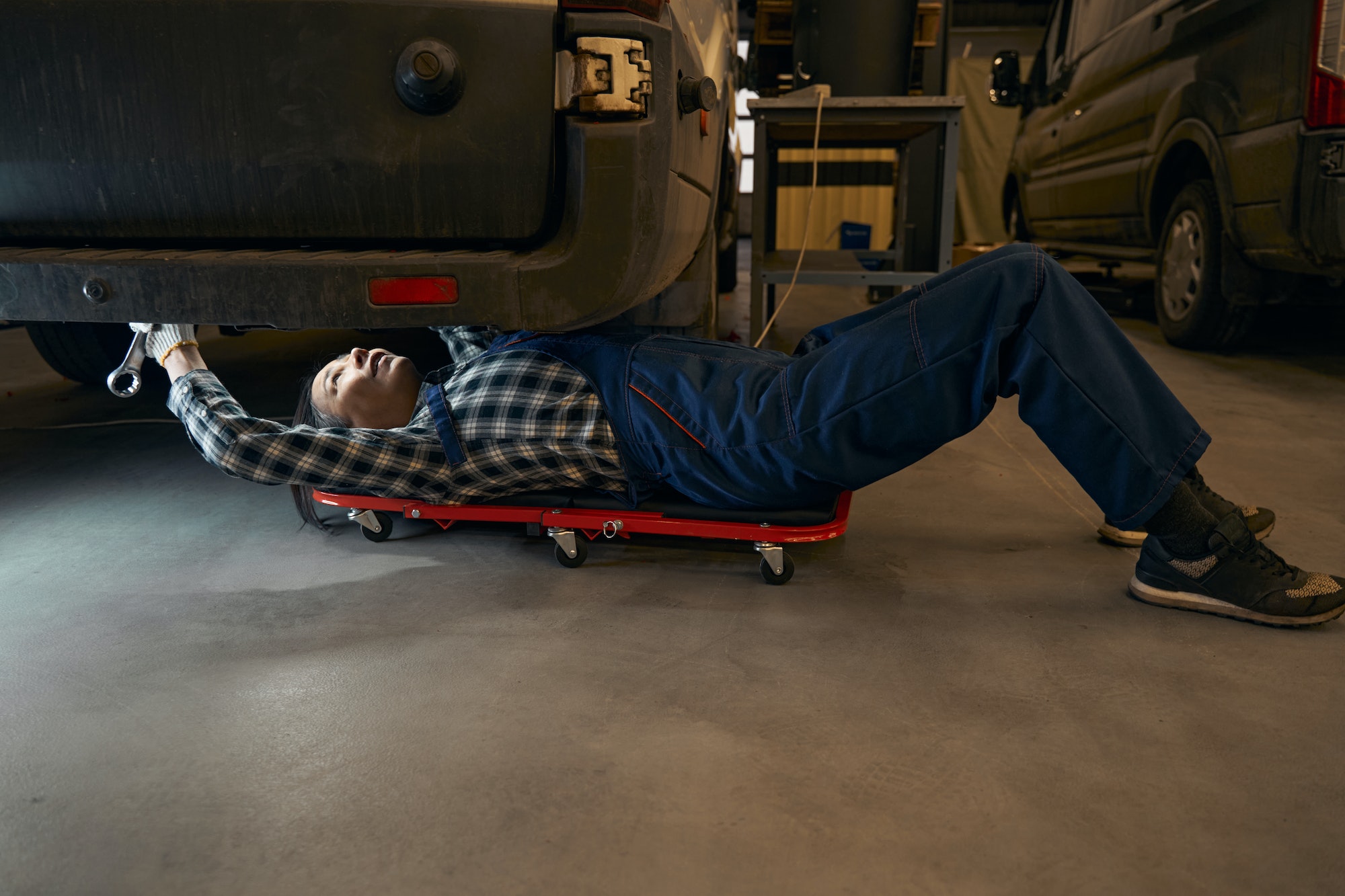 Toca el capó antes de ponerte en marcha, un truco para evitar accidentes