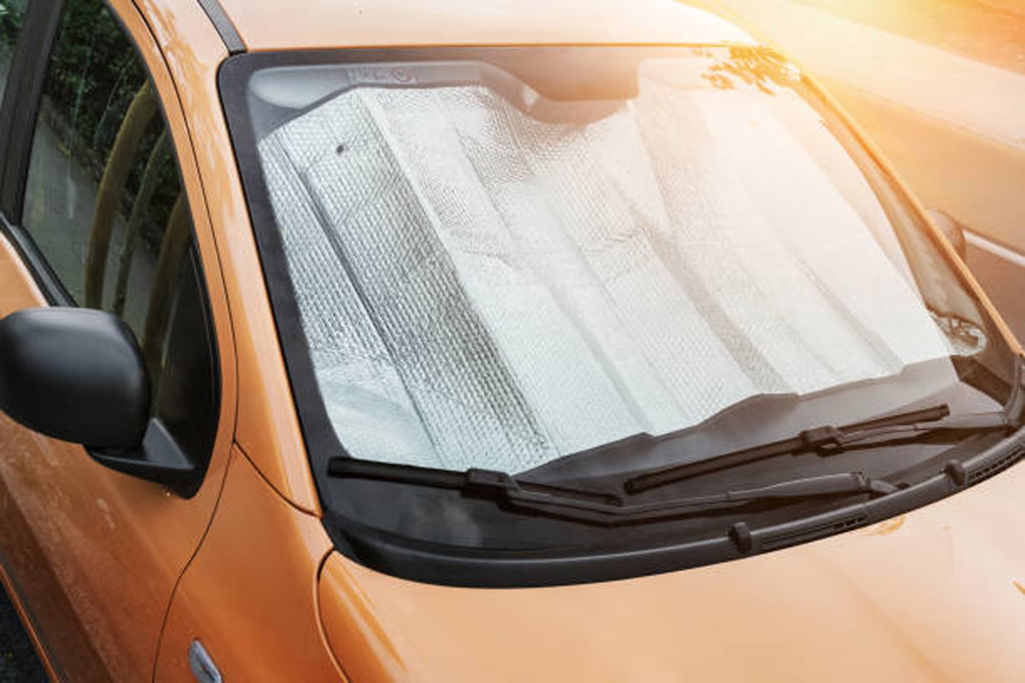 La importancia del parasol de coche en verano