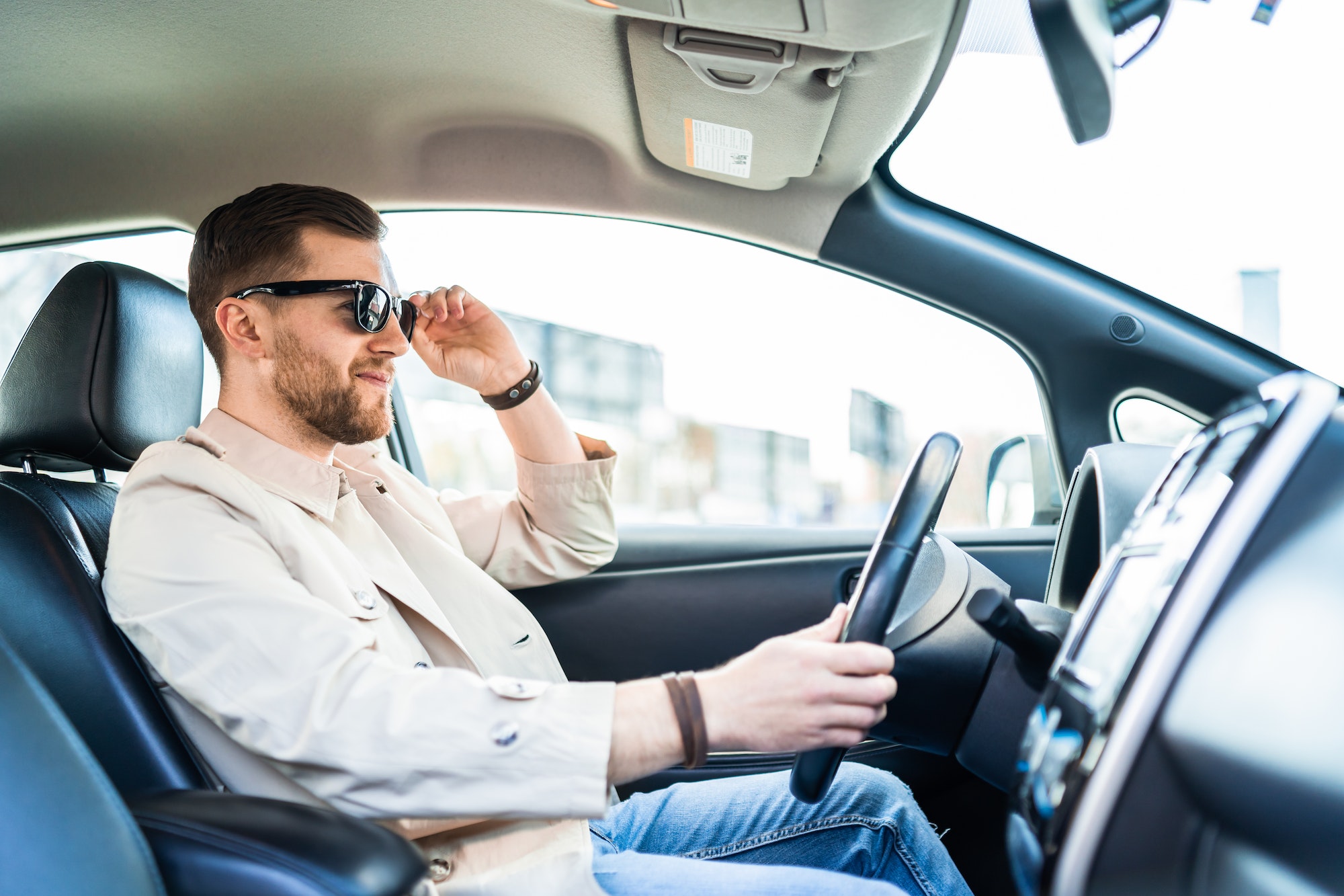 Práctico y seguro: ¡el compartimento de gafas para el coche!