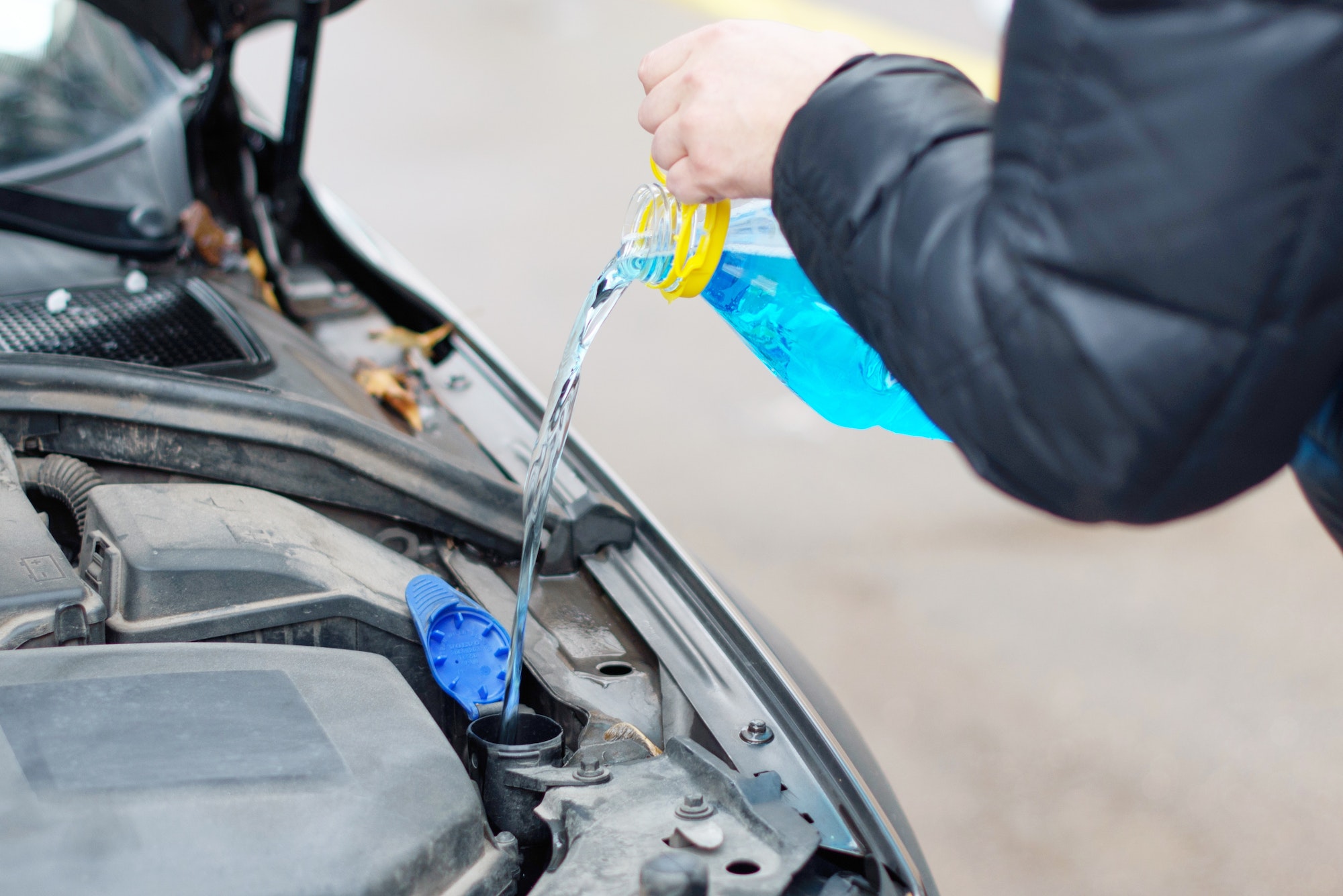 Los colores que existen para el líquido refrigerante que usa el motor de tu  coche