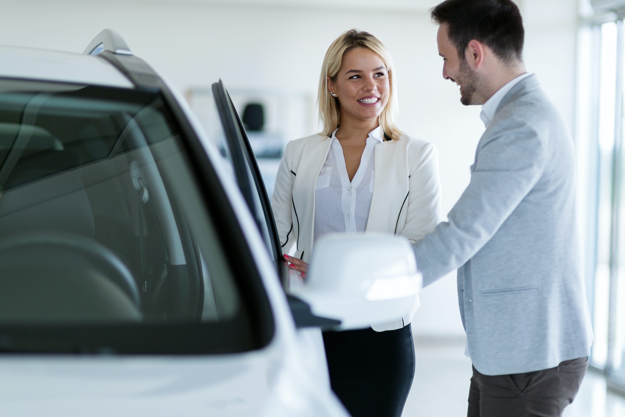 puede un extranjero no residente comprar un coche en españa