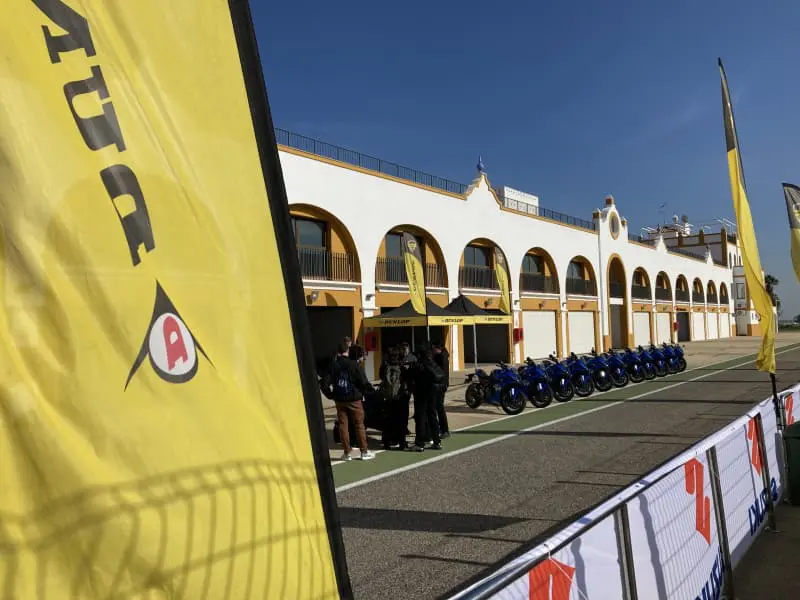 Dunlop SportSmart TT para nueva Suzuki GSX-8R