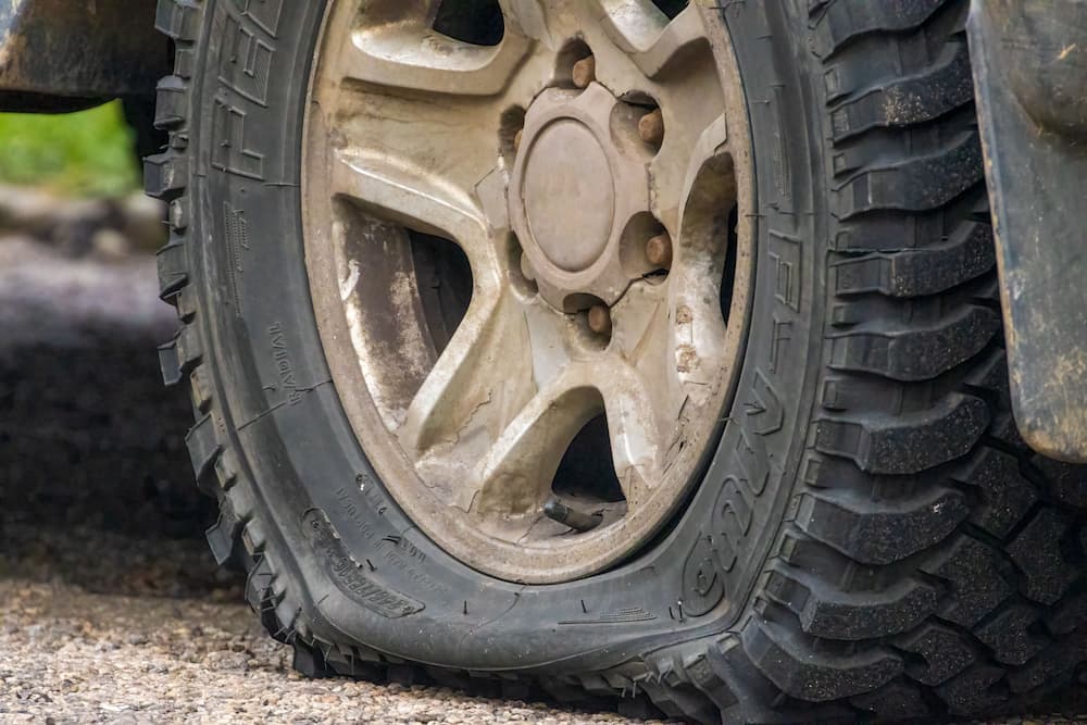 Yo confiaba en el kit repara pinchazos del coche, hasta que tuve que  utilizarlo y comprobé todos los inconvenientes que tiene