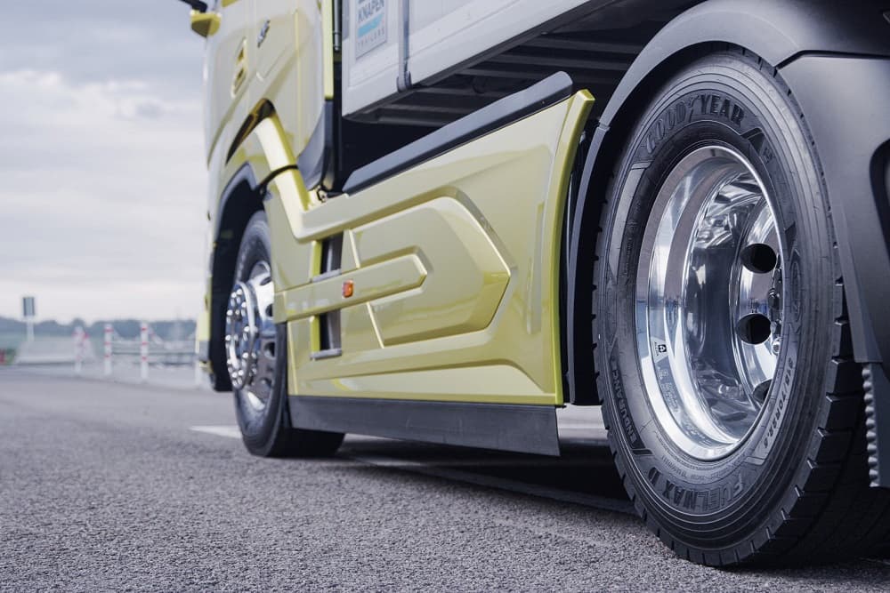 camion con el Goodyear Fuelmax Endurance