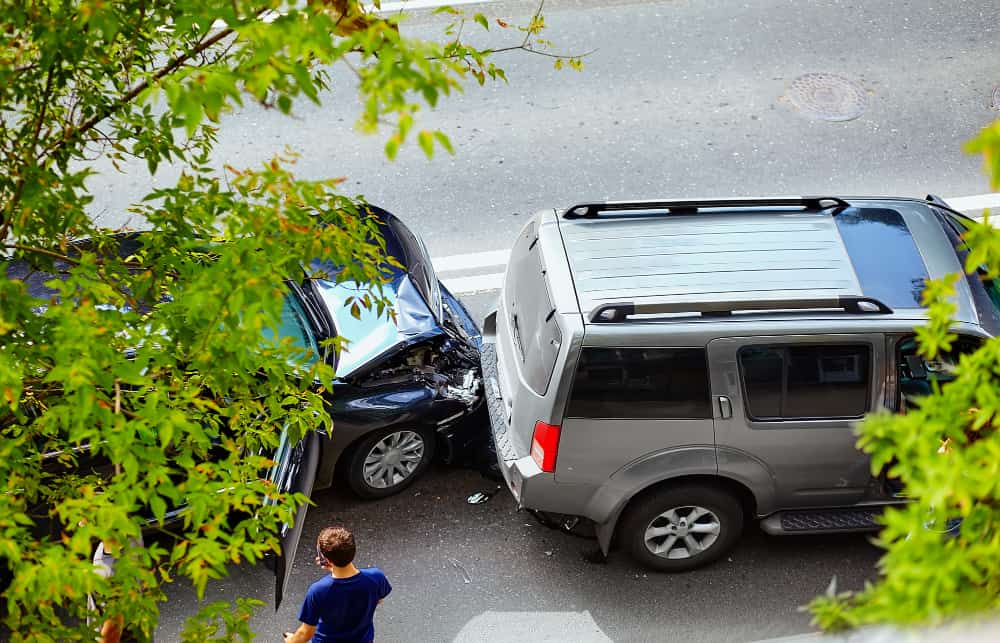 Dos coches en un accidente de tráfico