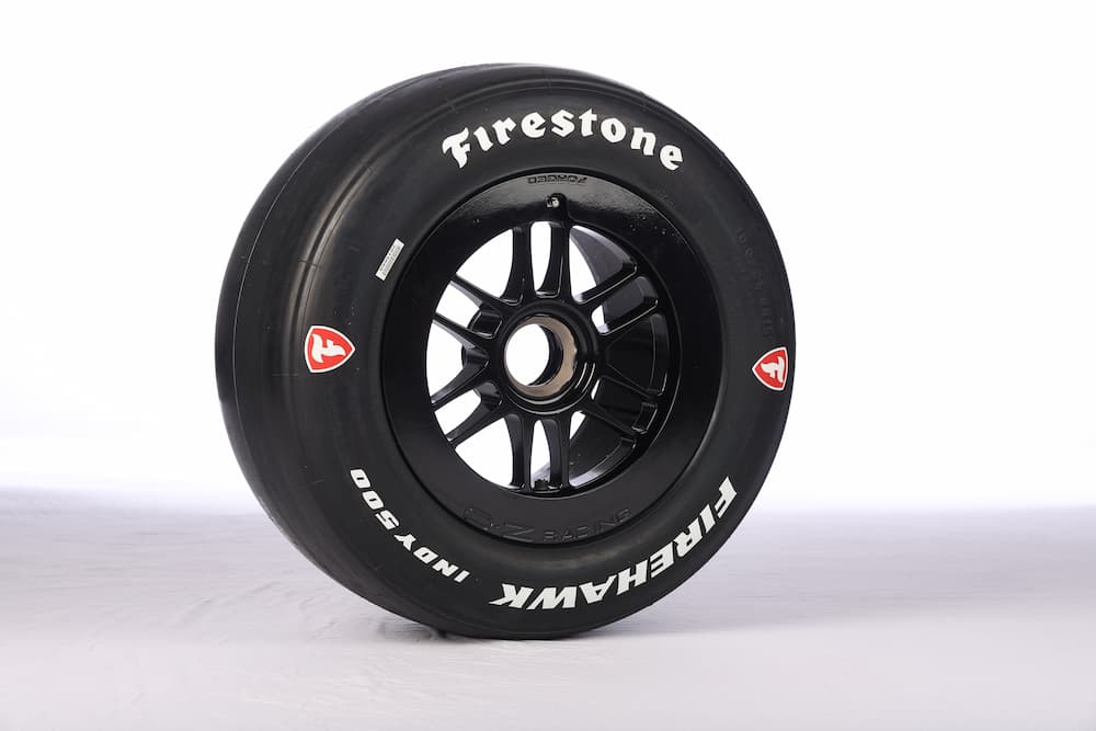Un neumático Firestone Firehawk