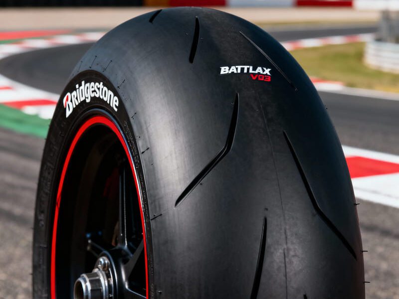 Bridgestone BATTLAX V03