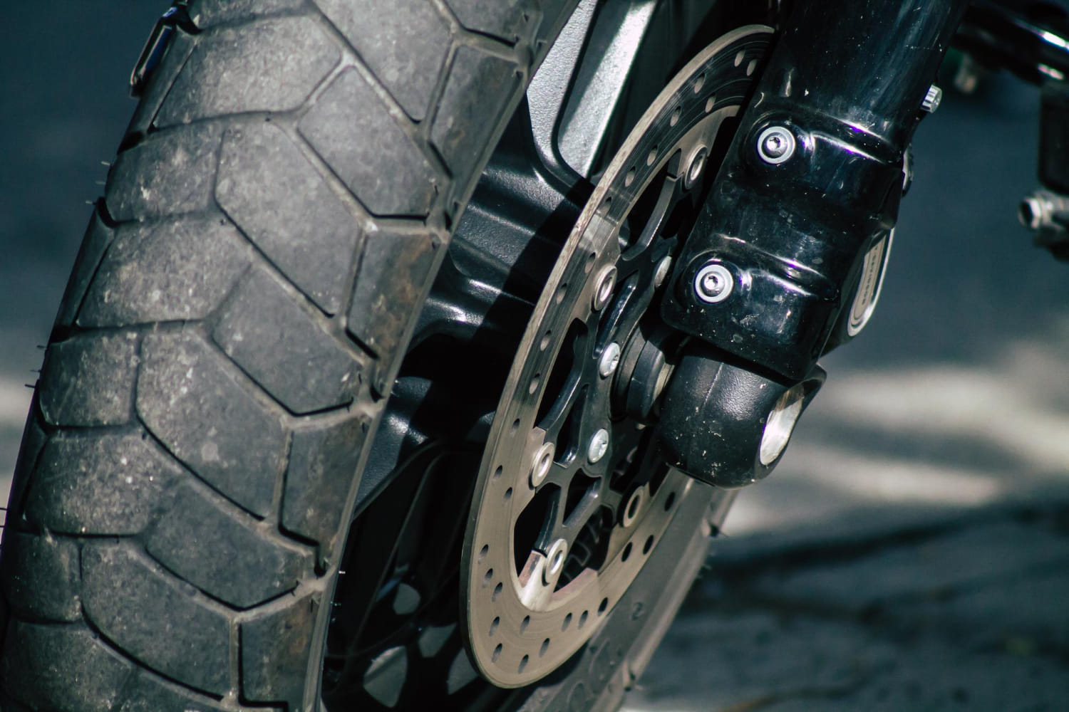 compuesto de sílice en neumático moto agarre en frío