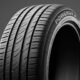 neumático 225 40 r18 92w en primer plano