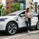 Las ayudas para comprar un coche eléctrico en 2026 permiten acceder a vehículos más eficientes y sostenibles. Descubre cómo combinar subvenciones estatales y autonómicas mientras eliges neumáticos específicos para maximizar autonomía, seguridad y ahorro.