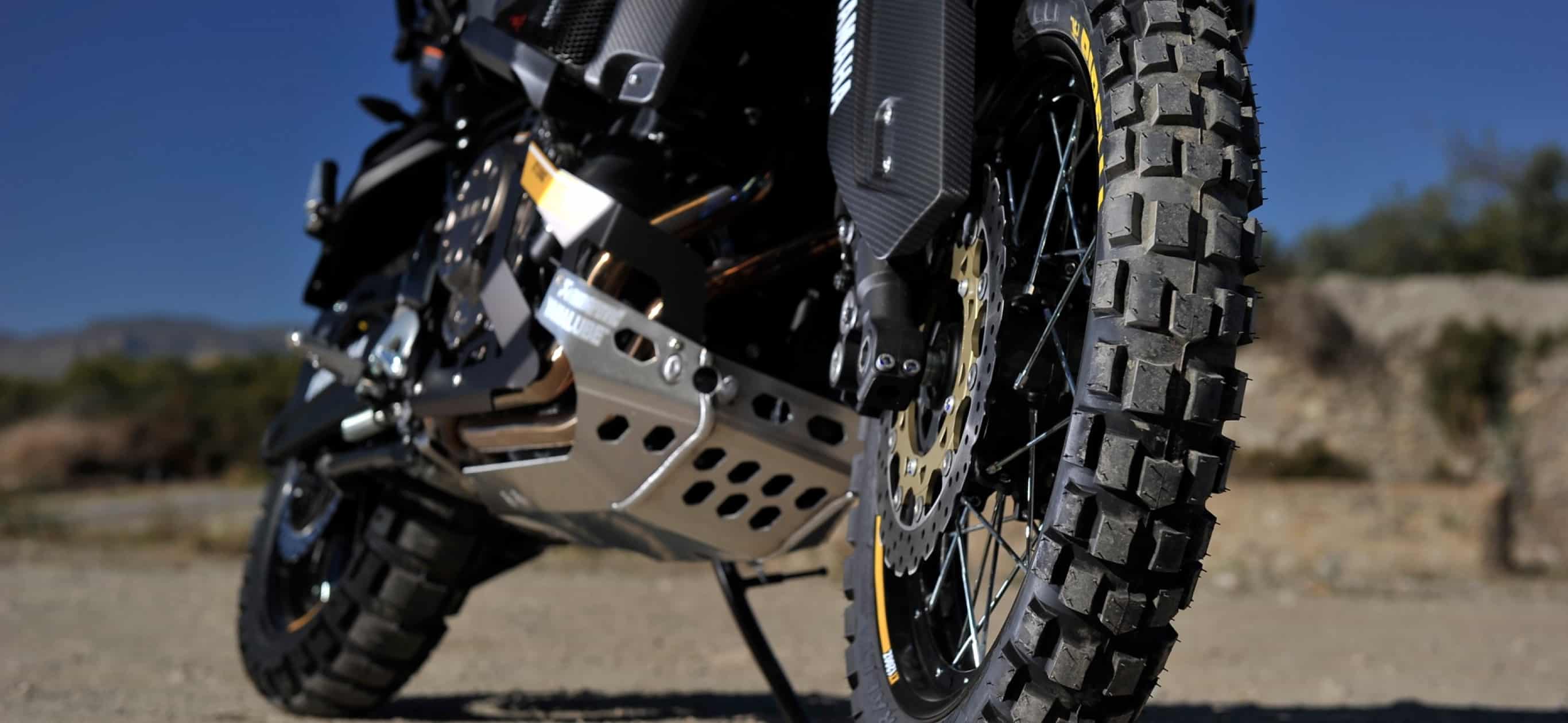 Moto con neumáticos Pirelli Scorpion